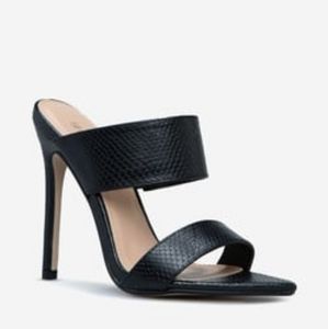 Shoe dazzle heels size 8